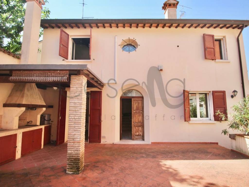 casa indipendente in vendita a Cesena in zona Centro Storico