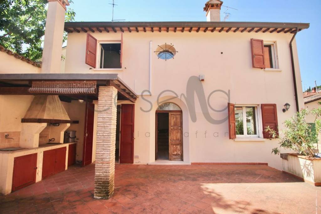 casa indipendente in vendita a Cesena in zona Centro Storico