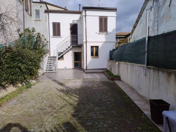casa indipendente in vendita a Cesena in zona Barriera