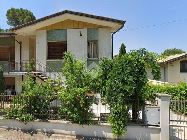 casa indipendente in vendita a Cesena in zona Cesuola
