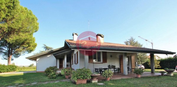 casa indipendente in vendita a Cesena in zona Centro Storico