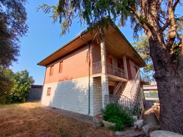 casa indipendente in vendita a Cesena in zona Vigne