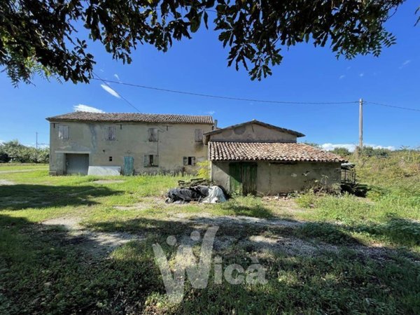 casa indipendente in vendita a Cesena in zona Diegaro/Capocolle