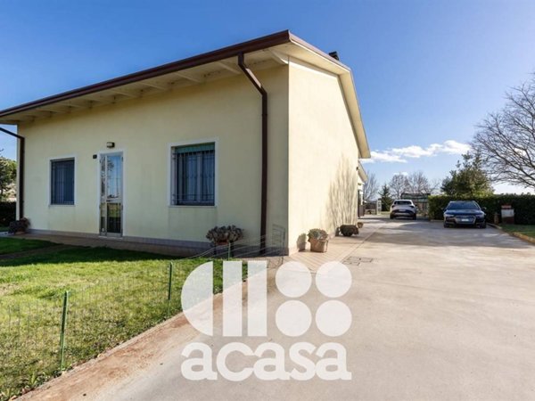 casa indipendente in vendita a Cesena