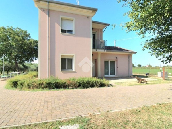 casa indipendente in vendita a Cesena in zona Bagnile