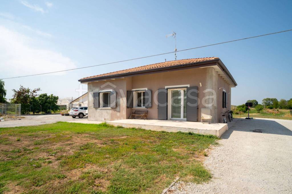 casa indipendente in vendita a Cesena in zona Macerone