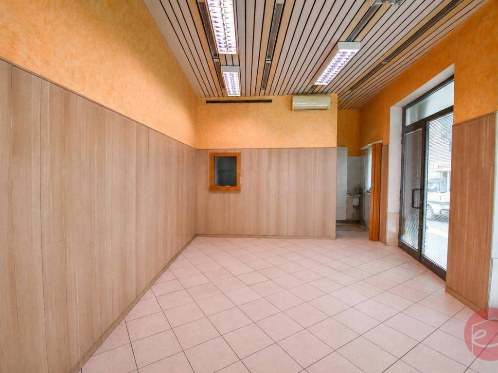 negozio in vendita a Cesena in zona Centro Storico