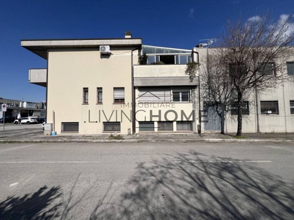 locale commerciale in vendita a Cesena in zona Torre del Moro