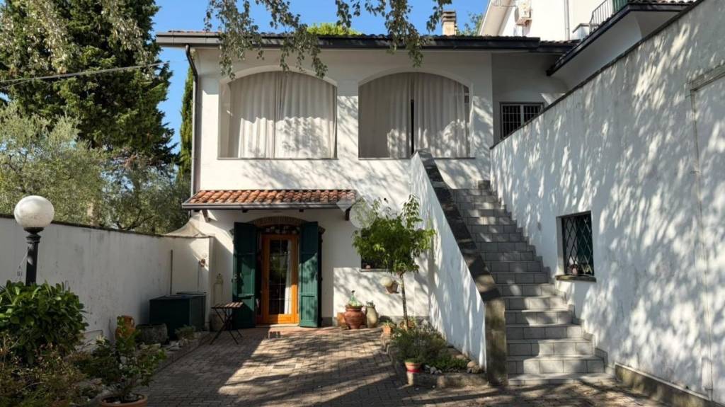 casa indipendente in vendita a Cesena in zona San Tomaso