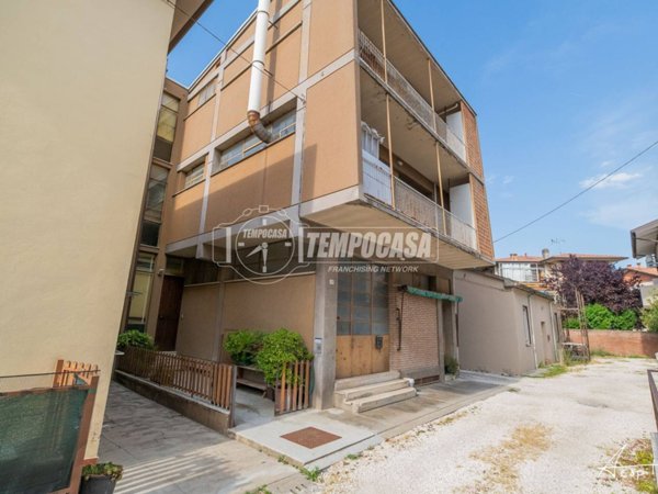 casa indipendente in vendita a Cesena