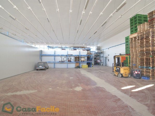 capannone in vendita a Cesena in zona Vigne