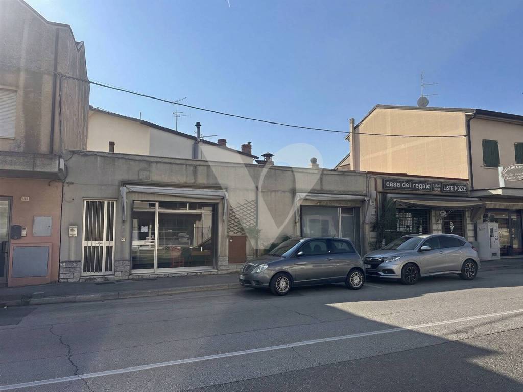 negozio in vendita a Cesena in zona Sant'Egidio
