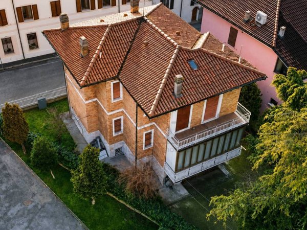 casa indipendente in vendita a Cesena in zona Centro Storico