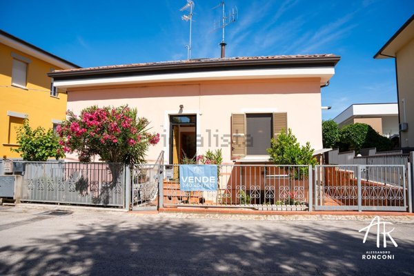 casa indipendente in vendita a Cesena