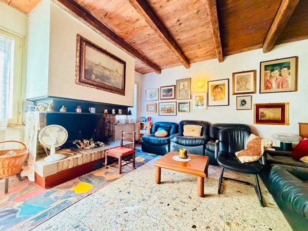 casa indipendente in vendita a Cesena in zona Centro Storico