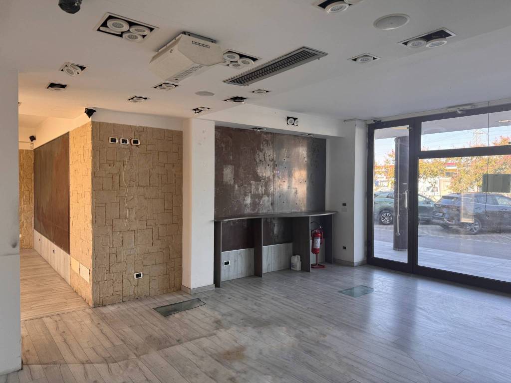 negozio in vendita a Cesena in zona Villa Chiaviche