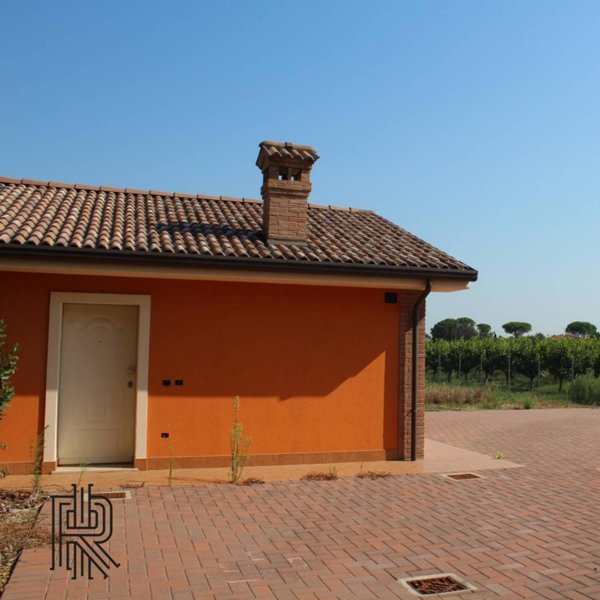 casa indipendente in vendita a Cesena in zona Calabrina