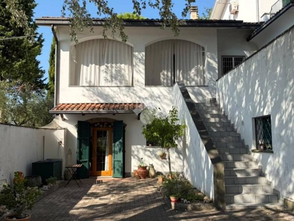 casa indipendente in vendita a Cesena in zona San Tomaso