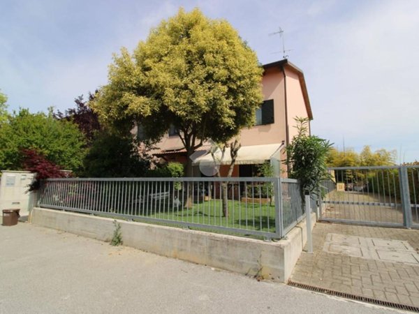 casa indipendente in vendita a Cesena