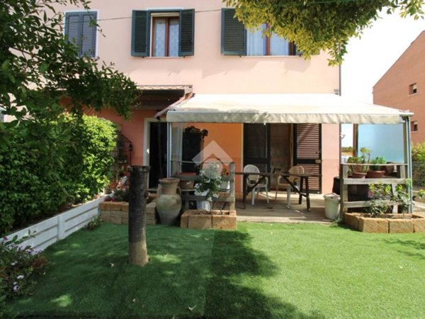 casa indipendente in vendita a Cesena