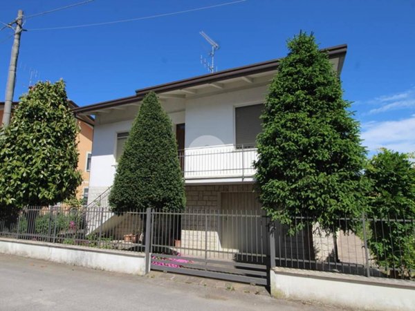 casa indipendente in vendita a Cesena