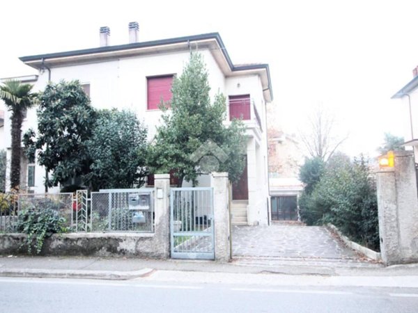 casa indipendente in vendita a Cesena in zona Cesuola