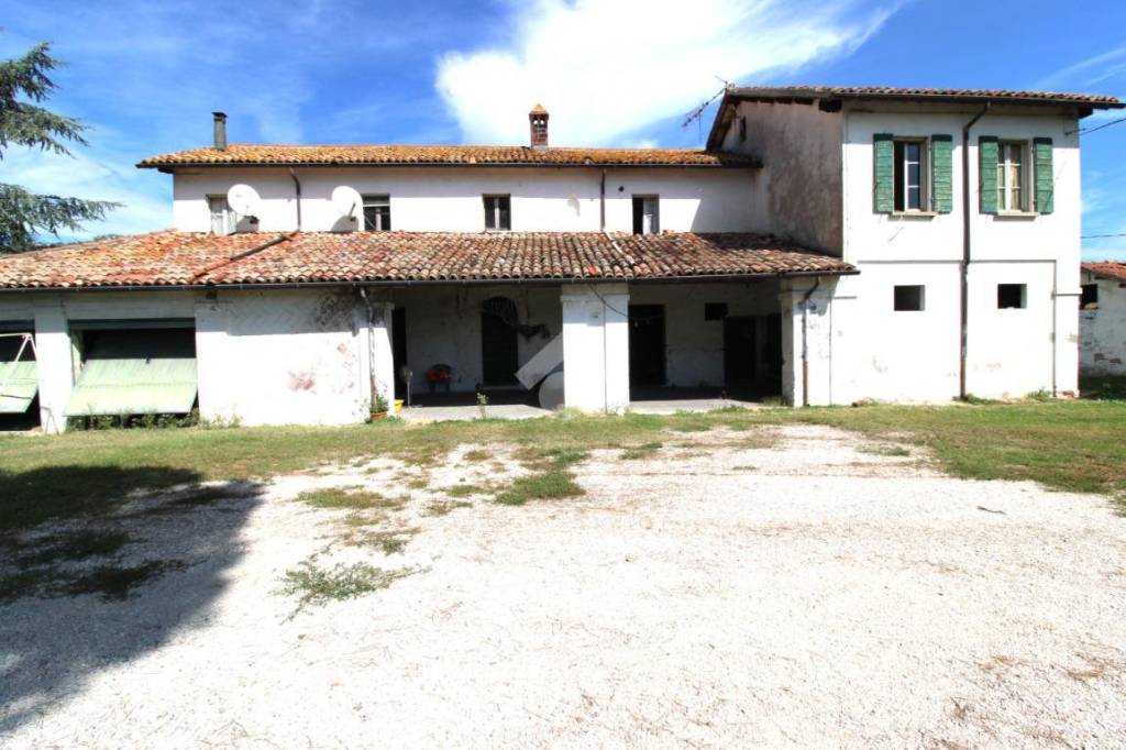 casa indipendente in vendita a Cesena