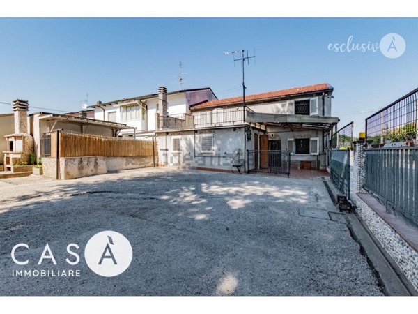 casa indipendente in vendita a Cesena in zona Tipano