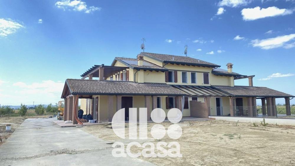 casa indipendente in vendita a Cesena