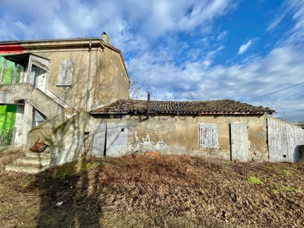 casa indipendente in vendita a Cesena in zona Pavirana