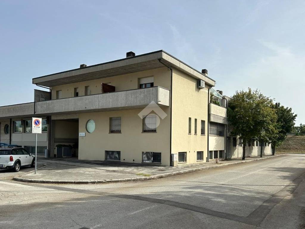 locale commerciale in vendita a Cesena in zona Torre del Moro