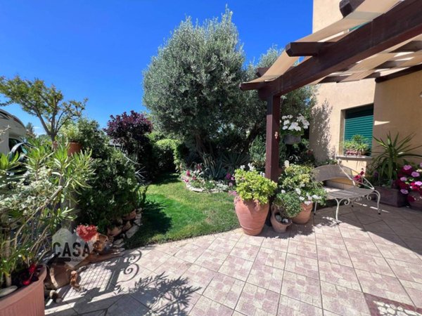 casa indipendente in vendita a Cesena in zona Calabrina