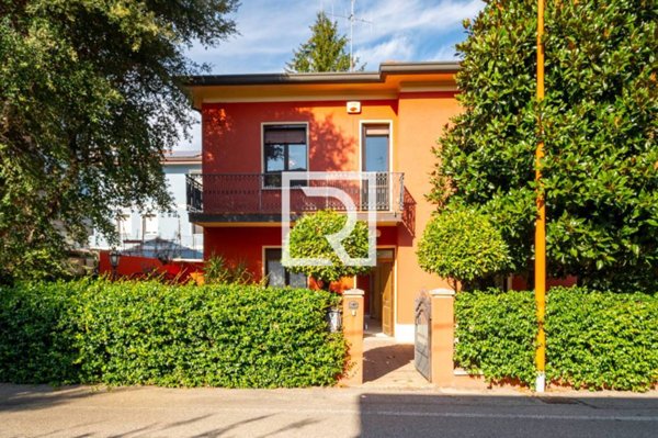 casa indipendente in vendita a Cesena