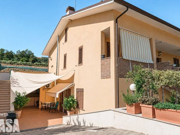 casa indipendente in vendita a Cesena in zona Borello