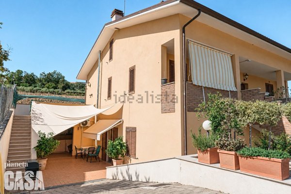 casa indipendente in vendita a Cesena in zona Borello