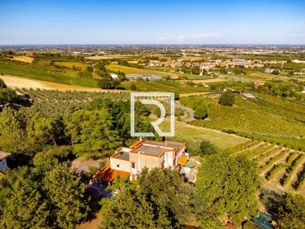 casa indipendente in vendita a Cesena in zona San Tomaso