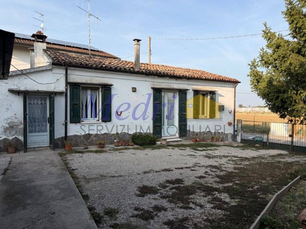 casa indipendente in vendita a Cesena in zona Bagnile