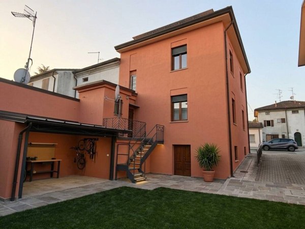 casa indipendente in vendita a Cesena in zona Gallo