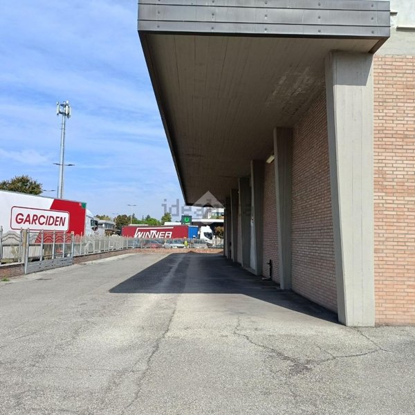 capannone in vendita a Cesena in zona Vigne