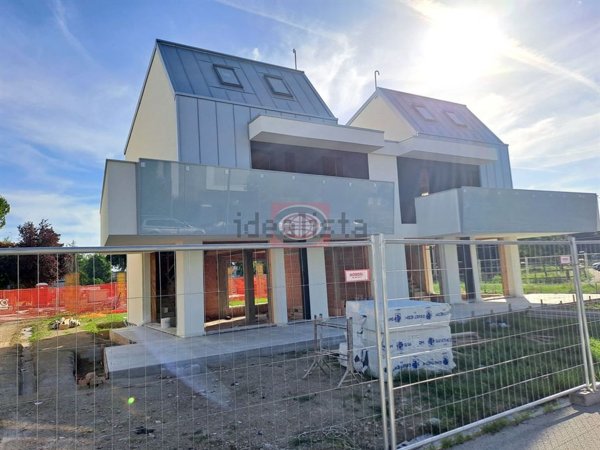 casa indipendente in vendita a Cesena in zona Fiorenzuola