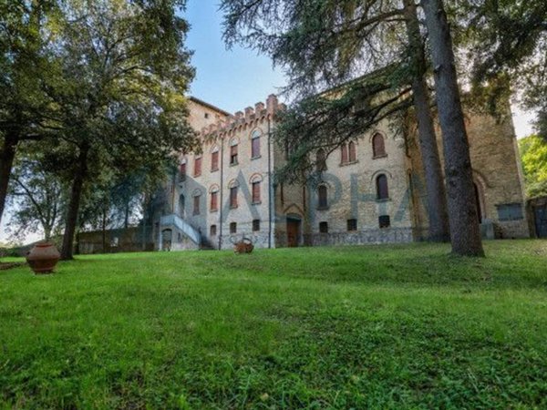 casa indipendente in vendita a Cesena in zona Centro Storico