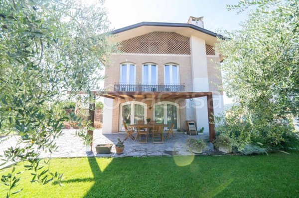 casa indipendente in vendita a Cesena in zona Tipano