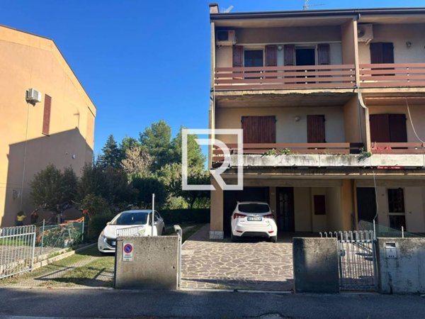 casa indipendente in vendita a Cesena in zona Calabrina