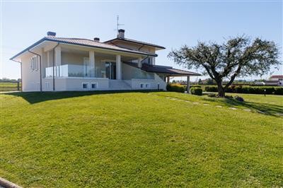 casa indipendente in vendita a Cesena in zona Sant'Andrea in Bagnolo