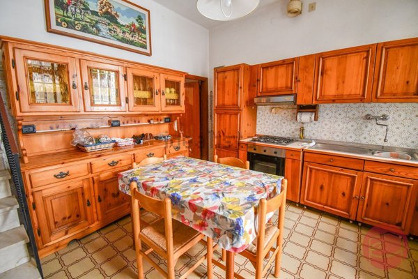 casa indipendente in vendita a Cesena in zona Centro Storico