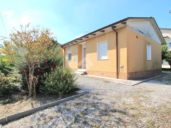 casa indipendente in vendita a Cesena