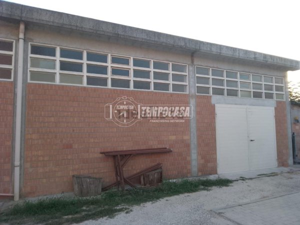 locale commerciale in vendita a Cesena in zona Torre del Moro