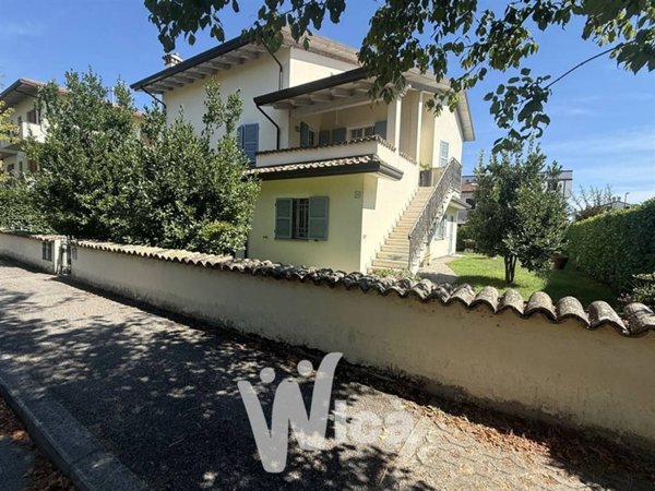 casa indipendente in vendita a Cesena in zona Macerone
