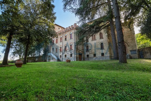casa indipendente in vendita a Cesena in zona Centro Storico