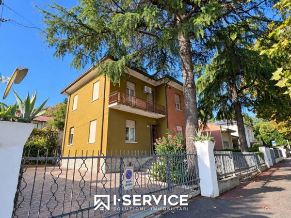 casa indipendente in vendita a Cesena in zona Fiorenzuola